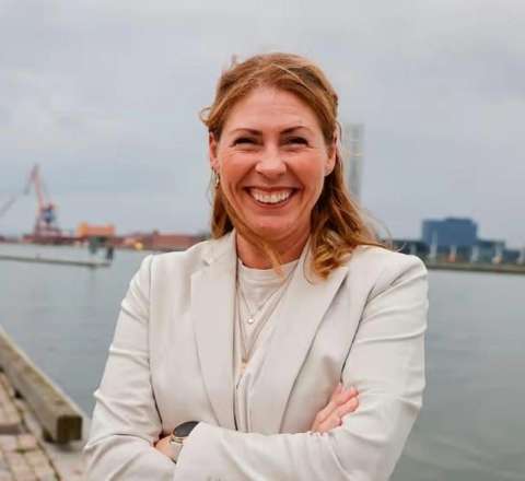 Nazir mətbuat konfransında huşunu itirdi 