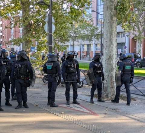 Fransada aksiyalar başladı - Polislə etirazçılar arasında qarşıdurma - VİDEO 