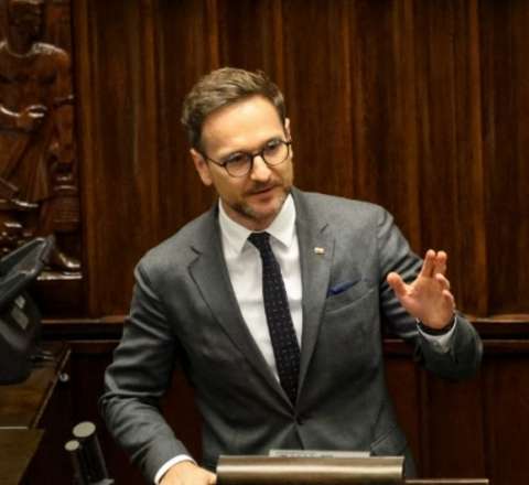 Brüsseldə polşalı deputatın avtomobili atəşə tutuldu 