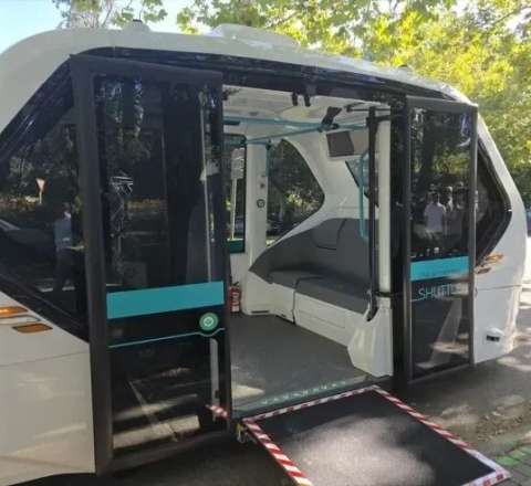 İlk sürücüsüz elektrik avtobusu sınaqdan keçirildi 