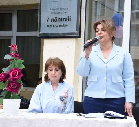 Xırdalan məktəbində foto alveri - Hər şagirddən 12 manat...  