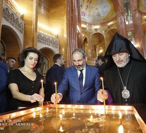 Paşinyan katolikosun yerinə onu gətirir - FOTO 