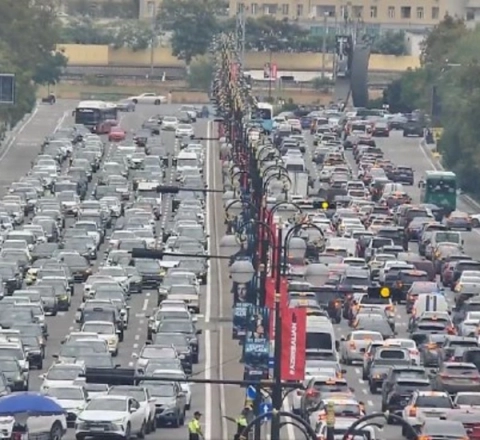 Bakıda 14 istiqamətdə tıxac var - SİYAHI 