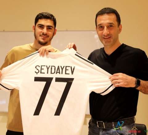 “Qarabağ” məşhur hücumçunu heyətinə qatdı  