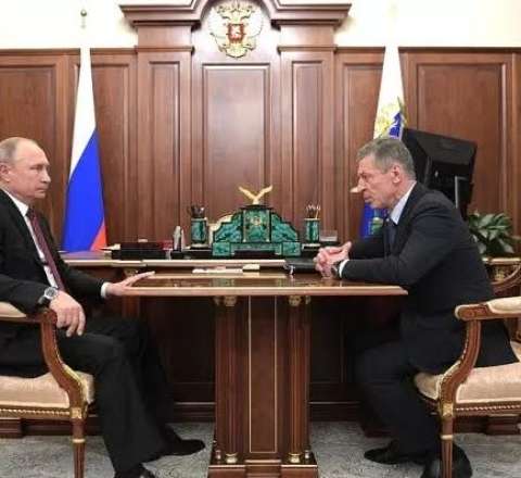 Putinin yaxın adamı Azərbaycana görə istefa verib? 