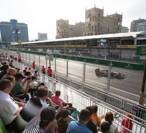 Formula 2 üzrə Azərbaycan Qran-Prisinin əsas yarışı başladı 