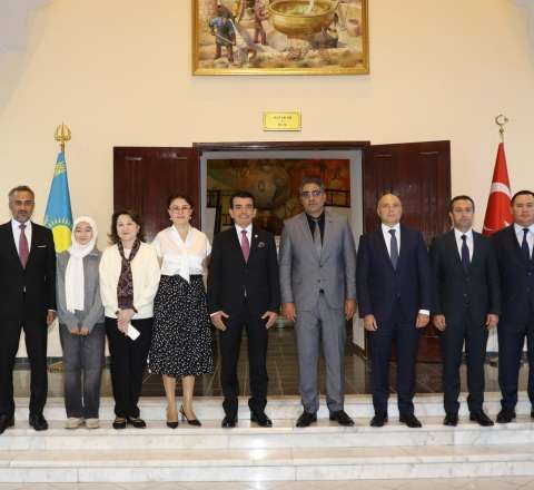 ICESCO-nun baş direktoru Beynəlxalq Qazax-Türk Universitetində - FOTO - Foto