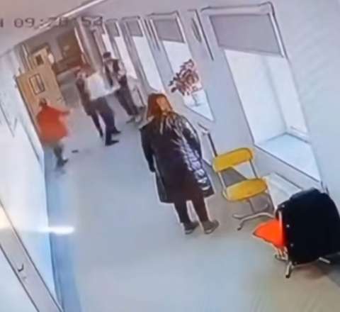 Lənkəranda DƏHŞƏT: Təhsil müəssisəsində direktor müavini şagirdi və xadiməni DÖYDÜ 