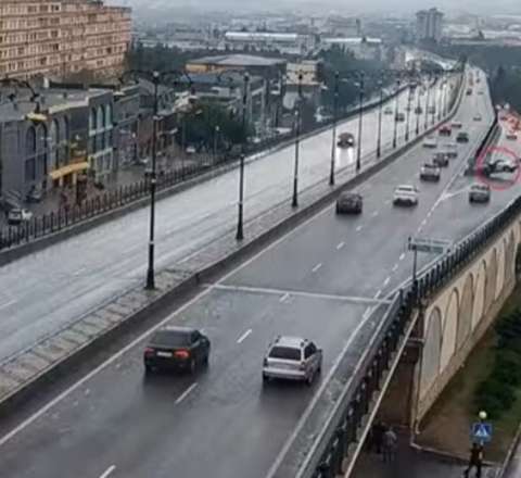Bakıda dəhşətli qəzanın qəzanın anbaan GÖRÜNTÜLƏRİ 