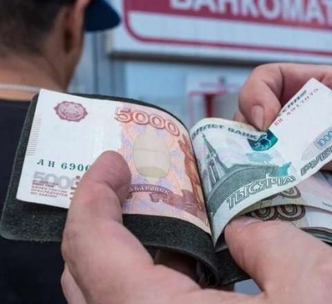 Xaricdən Azərbaycan pul köçürmələri niyə azalıb? - Ekspert səbəbləri AÇIQLADI
