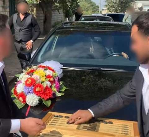 Gəlin maşının qabağını kəsib nərd oynayanlar belə CƏZALANDIRILDI 
