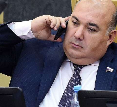 Zorlamada ittiham olunan rusiyalı sabiq deputat axtarışa verildi 