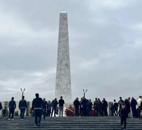 Hərbi Memorial Məzarlıqda 44 metrlik abidə ucaldıldı 