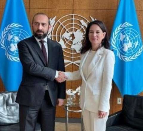 Berbok Mirzoyanla sülh sazişini müzakirə etdi 