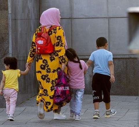 Bu ölkə miqrantlar üçün qaydaları sərtləşdirir 