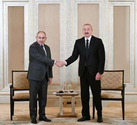 İlham Əliyev Paşinyanla görüşdü 
