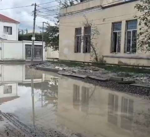 Bakıxanovda ölüm saçan yol - Hər an fəlakət OLA BİLƏR - VİDEO
