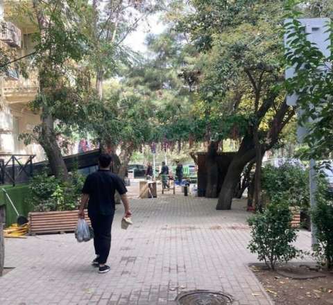 Bakıda küçəyə yerləşdirilən qurğular yığışdırıldı 