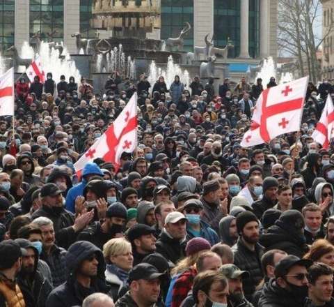 Qərb Gürcüstanda hərəkətə keçdi: "Hakimiyyət dəyişikliyi olacaq" 