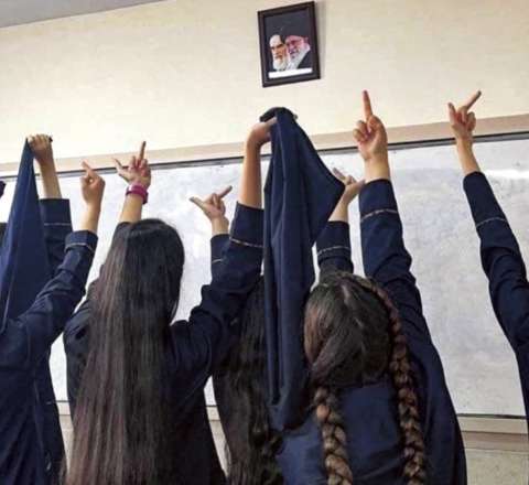 İranda İNQİLABİ qərar: Hicab qanunu LƏĞV edildi 