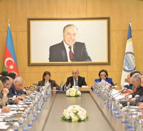 Nazir universitetlərdəki son vəziyyətə görə rektorları topladı 