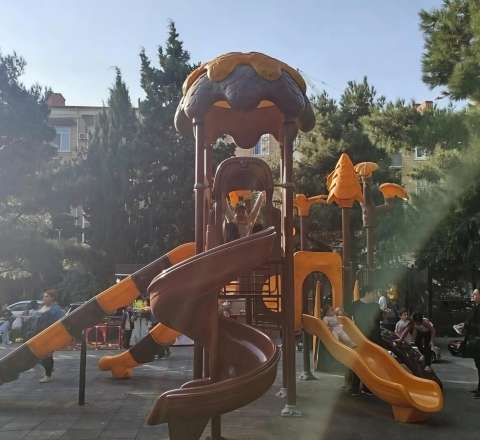 Uşaq meydançasında bədbəxt hadisə: Başına səkkiz tikiş qoyuldu - FOTO 