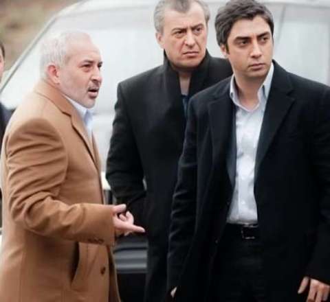 "Kurtlar Vadisi"nin məşhur aktyoru daxmada yaşayır - FOTO 