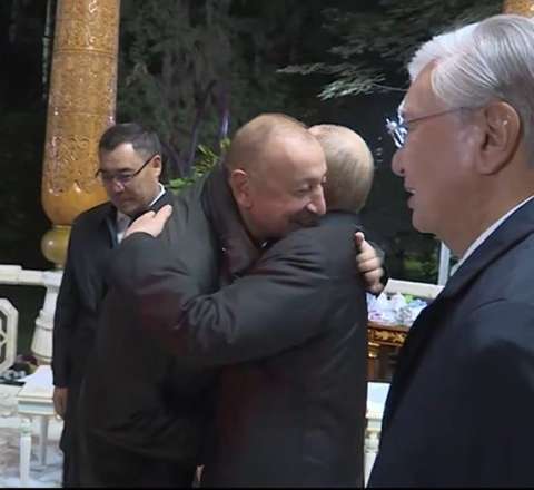 Düşənbədə İlham Əliyevlə Putinin səmimi GÖRÜNTÜLƏRİ 