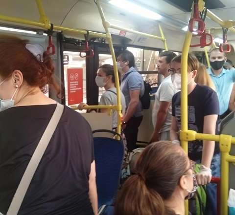 Bakıda avtobus sürücüsü 72 yaşlı qadına qarşı kobudluq etdi - VİDEO 