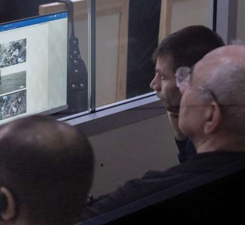 Əsirlərimizə verilən işgəncələrə baxırlar... - FOTO 