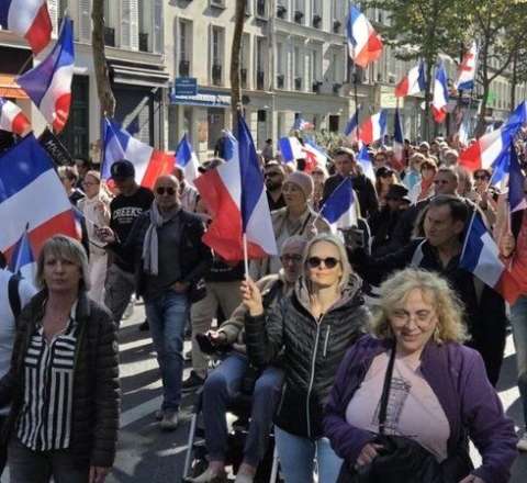 Parisdə nümayiş: Makronun istefası tələb edildi 