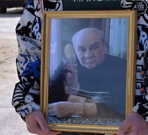 Mədəniyyət Nazirliyi Xalq artistinin qəbirüstü abidəsinin hazırlanmasından imtina etdi 