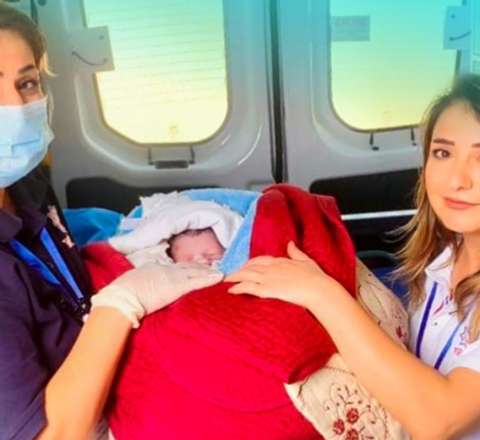 Təcili yardım doğuşu evdə həyata keçirdi 
