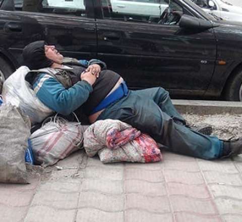 Bakıda “bomj” ticarət mərkəzində öldü 