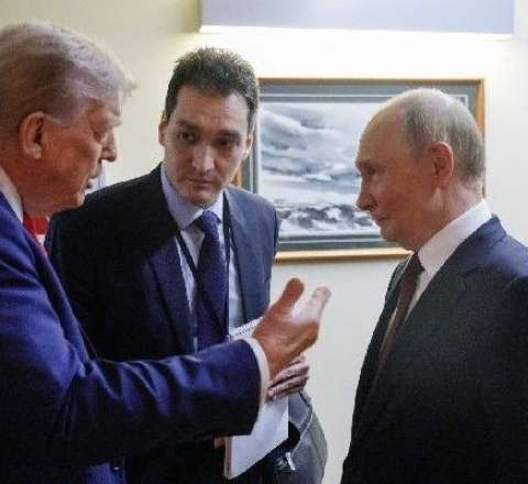 Tramp Putinə səsini qaldırıb, otaqdan çıxmaq istəyib 