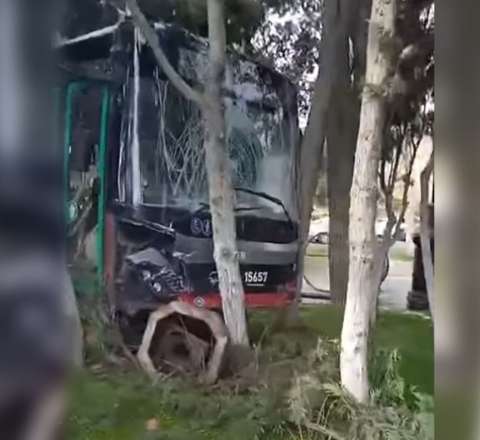 “Bakubus”un avtobusu bulvara girdi - VİDEO