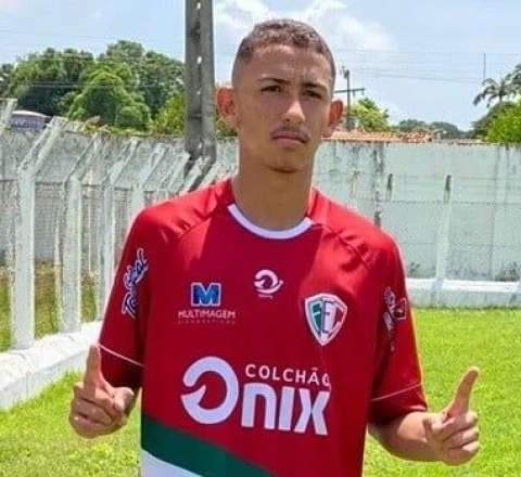 İnəklə toqquşan futbolçu öldü  