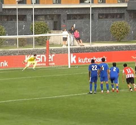 “Qarabağ”ın qapıçısı “Atletik”lə matçda 2 penalti qaytardı  