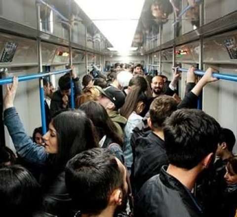 Metroda səs-küy salan şəxslə bağlı araşdırma aparılır 