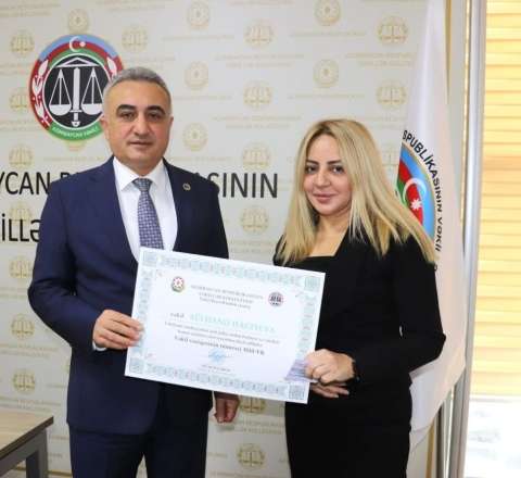 Fəaliyyətinə xitam verilən hakim vəkil oldu 