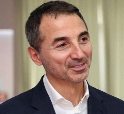 Adnan Əhmədzadəni hələ də qoruyanlar var - Ona sadiq qalanlar kimlərdir? 