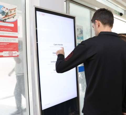 Poliklinikalarda elektron növbə konsepti fəaliyyətə başlayıb - FOTO