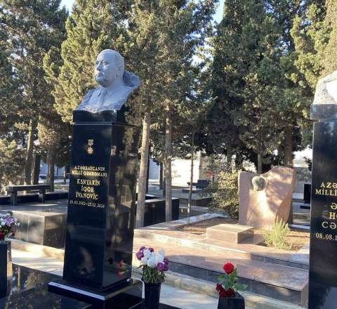 Təyyarə qəzasında həlak olan ekipaj üzvlərinin büstü qoyuldu - Fotolar