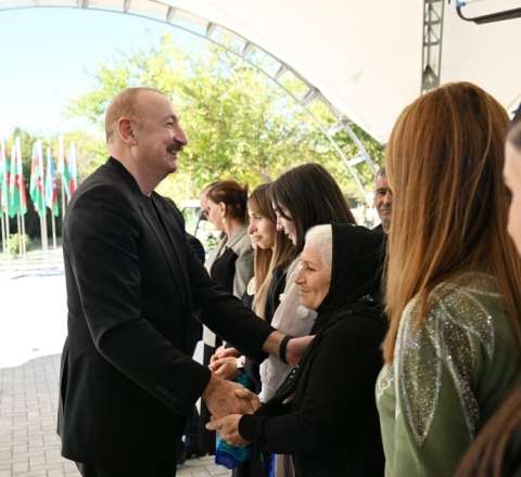 Prezident sakinlə zarafatlaşdı - VİDEO 