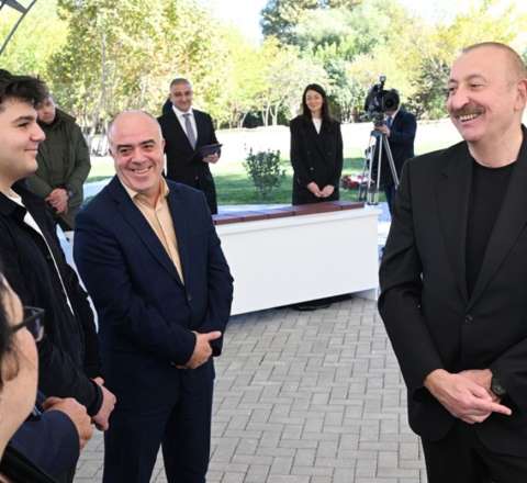 Prezident sakinlərə mənzillərin açarlarını verdi  - FOTO