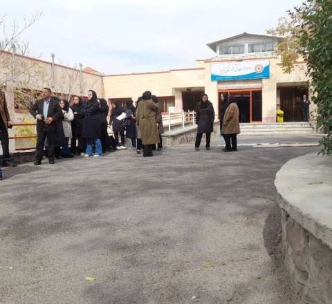 Təbrizdə hökumət işçiləri tətil etdi - FOTO 