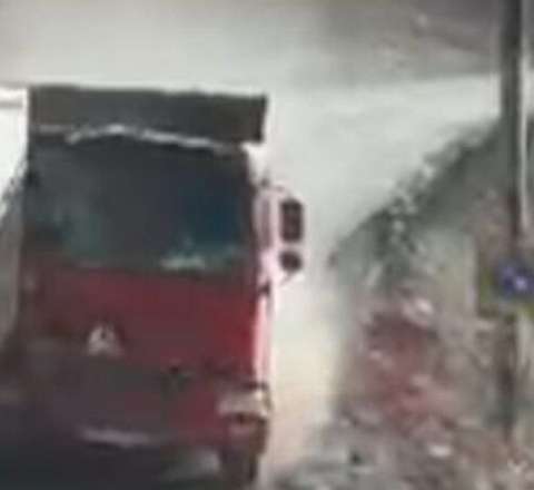 Kəlbəcərdə yük maşınları toqquşdu 