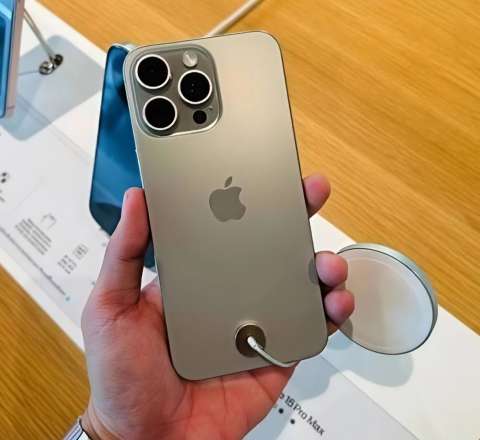 Bakıda məşhur mağazadan 21 minlik "Ayfon" oğurlandı 