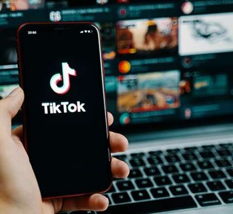 “TikTok” bu il Azərbaycanda 900 minə yaxın videonu silib 