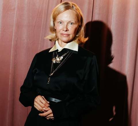 56 yaşlı aktrisa makiyajdan imtina etdi - Təəccüblü səbəb 